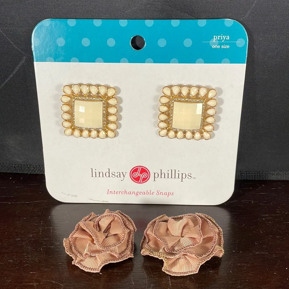 Two Pair of Lindsay Phillips Snaps: square in beige and clear, round in … - Picture 1 of 3